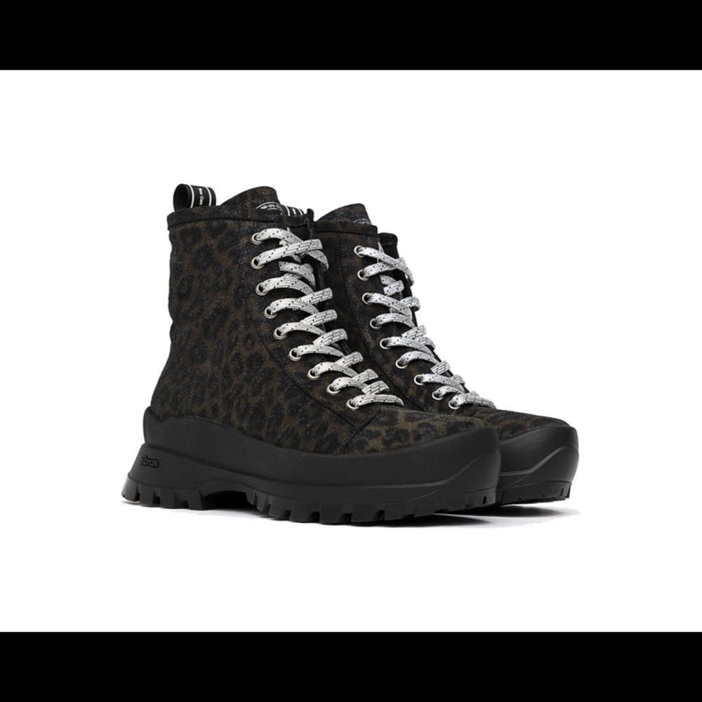 P448 Denise platform boots in Leopard, sz 41 - EUC